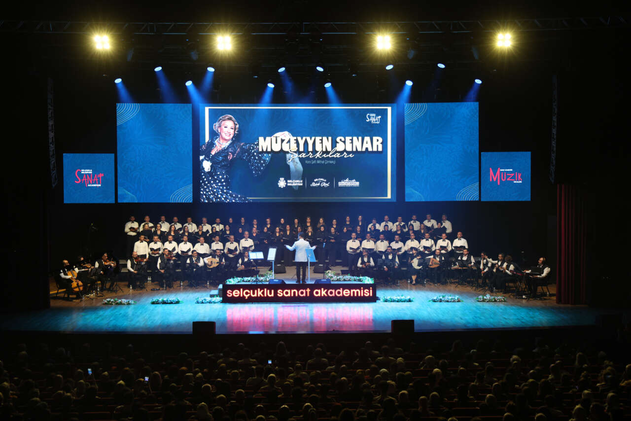 Konya’da Müzeyyen Senar rüzgarı! Unutulmaz eserler programa damga vurdu 1
